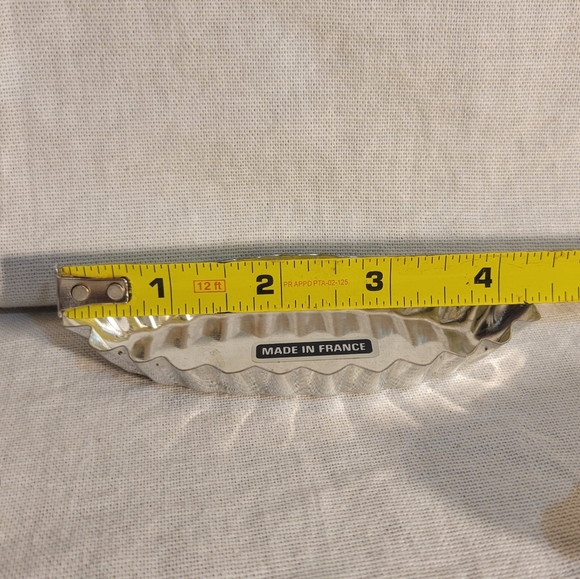 Vintage Set of 6 Made In France Mini Metal Tart Tins - Picture 7 of 9